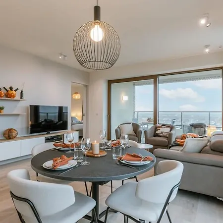 Huswell - With Fantastic View, Terrace And Parking