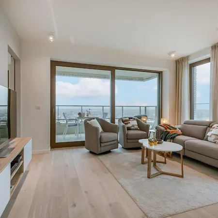 Huswell - With Fantastic View, Terrace And Parking *