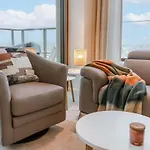 Huswell - With Fantastic View, Terrace And Parking *